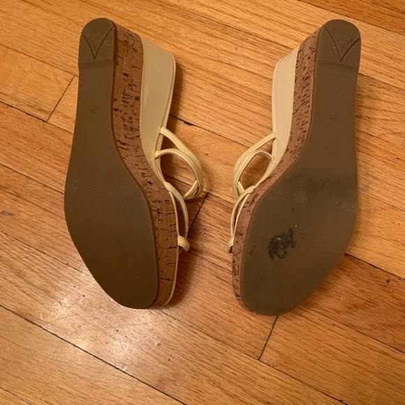 Cream patent leather wedges - Picture 4 of 4